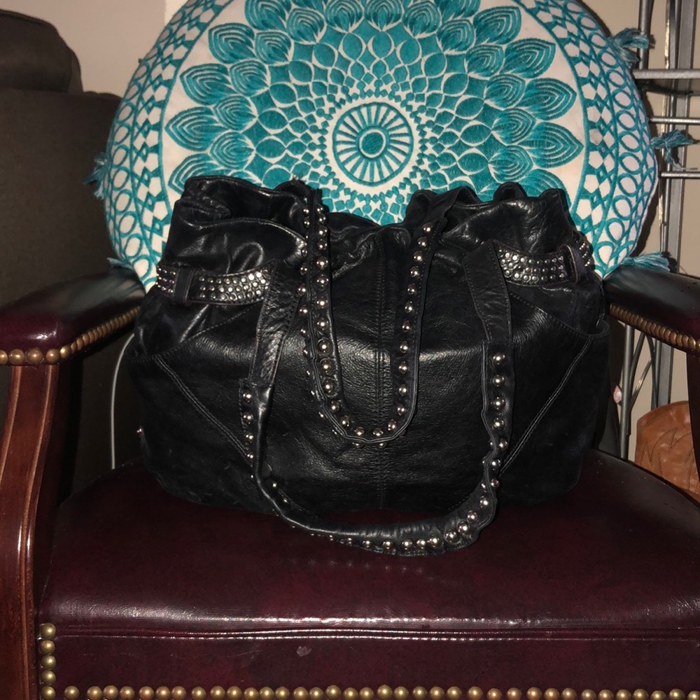 B. Makowsky shoulder bag